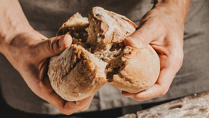 Brot polarisiert in der Gesellschaft und wird oft als Dickmacher gehandelt - zu Unrecht?
