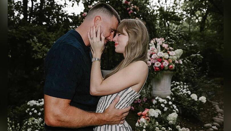 Mit unter anderem diesem Foto verkündeten Travis Kelce und Taylor Swift ihre Verlobung.
