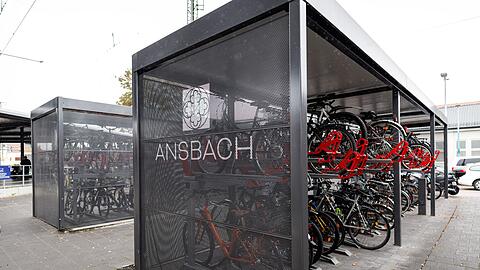 Am Bahnhof Ansbach gibt es &uuml;berdachte Fahrrad-Abstellanlagen in unmittelbarer N&auml;he des Bahnsteigs.