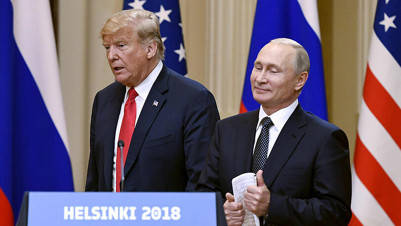 Der eine grinste, der andere pflichtete stets artig bei: US-Präsident Donald Trump und sein russischer Amtskollege Wladimir Putin.