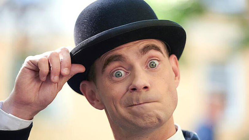 Matt Edwards in der Rolle des Pan Tau in der gleichnamigen Serie. Matt Edwards in der Rolle des Pan Tau in der gleichnamigen Serie.