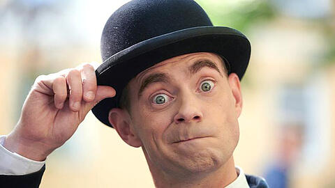 Matt Edwards in der Rolle des Pan Tau in der gleichnamigen Serie.