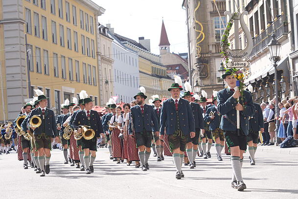 Traditionell findet der große Trachtenumzug immer am ersten Wiesn-Sonntag statt. Traditionell findet der große Trachtenumzug immer am ersten Wiesn-Sonntag statt.