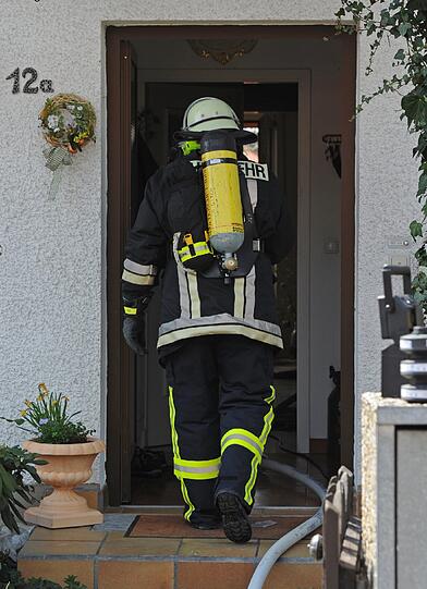 Bei einem Feuer in einem Haus in Zeitlarn bei Regensburg wurde eine verkohlte Leiche entdeckt.