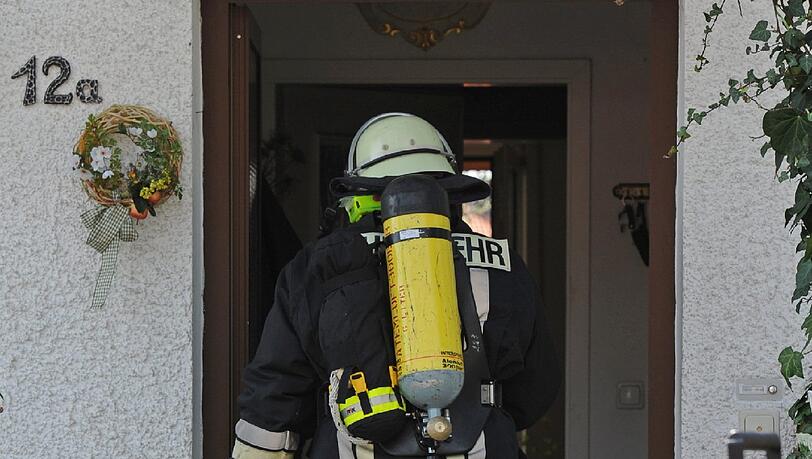 Bei einem Feuer in einem Haus in Zeitlarn bei Regensburg wurde eine verkohlte Leiche entdeckt. Bei einem Feuer in einem Haus in Zeitlarn bei Regensburg wurde eine verkohlte Leiche entdeckt.