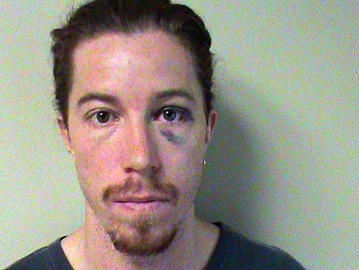 Jüngst wurde Snowboard- Star Shaun White von der Polizei festgenommen. Er ist in einem Hotel unter Alkoholeinfluss ausgerastet. Dabei soll er einen Mann getreten haben und den Feueralarm ausgelöst haben.