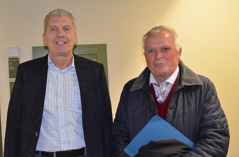 Journalist Lutz R. mit Anwalt Wolfgang Serini (r.) vor dem Münchner Amtsgericht.