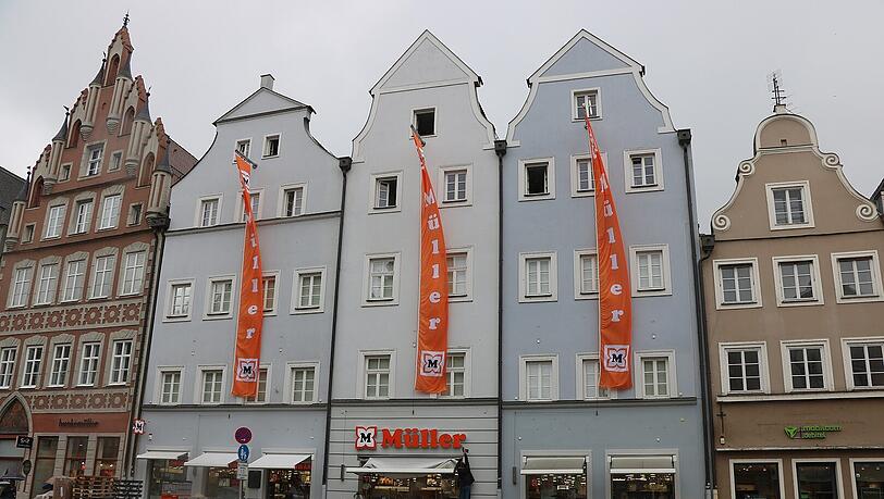 Früher "K&L", aber nun der neue große Müller. Früher "K&L", aber nun der neue große Müller.