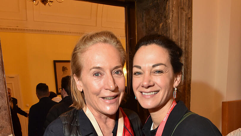 Leslie Freifrau von Wangenheim (l.) und Charlotte Gräfin von Oeynhausen bei der Turn Around Aging Konferenz im Künstlerhaus München. Leslie Freifrau von Wangenheim (l.) und Charlotte Gräfin von Oeynhausen bei der Turn Around Aging Konferenz im Künstlerhaus München.