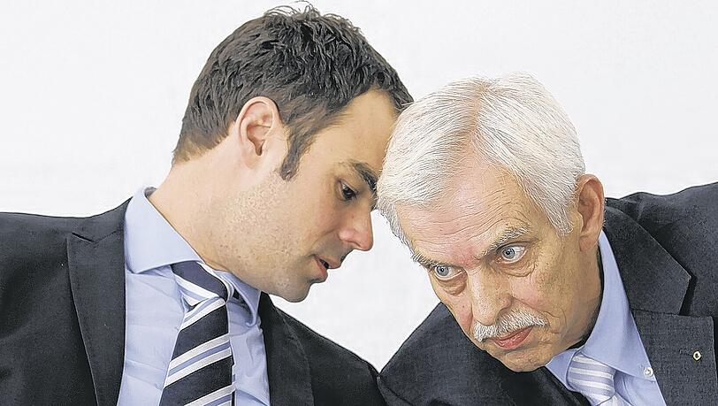 Schäfer und Schneider suchen nach einem Investor. Schäfer und Schneider suchen nach einem Investor.