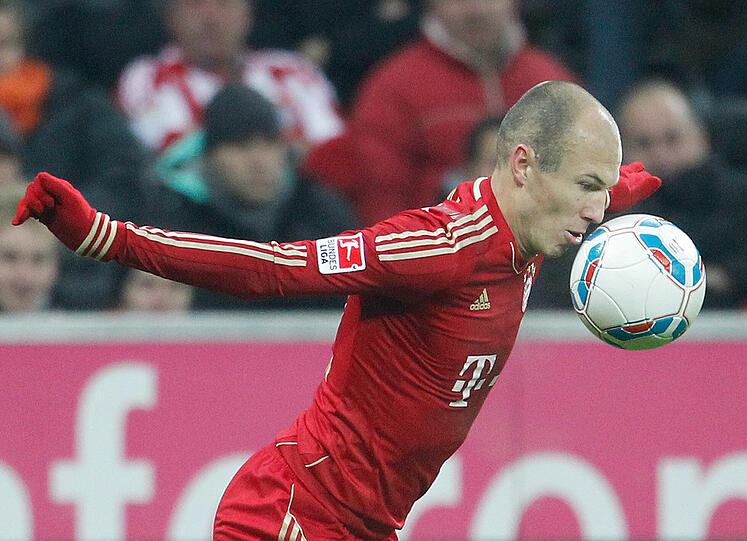 ARJEN ROBBEN Gute Finte von Heynckes: Brachte Robben als Joker, aber von Beginn an. Erster Einsatz seit 1. Oktober &ndash; und da war sie wieder: die lange rote Unterhose. Der Holländer wurde nicht so richtig warm mit der Partie, ohne Grip. Hielt nach seiner Leisten-Operation 71 Minuten durch, war noch lange nicht der Alte. Note 5