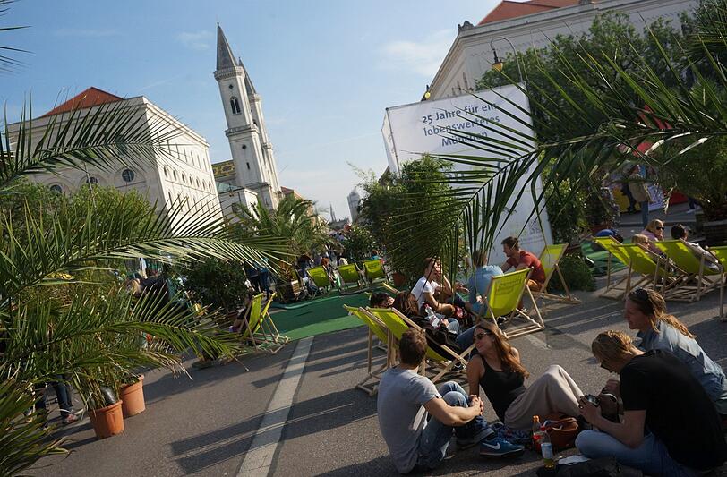 Für Autos und Radl gesperrt: die Leopoldstraße.
