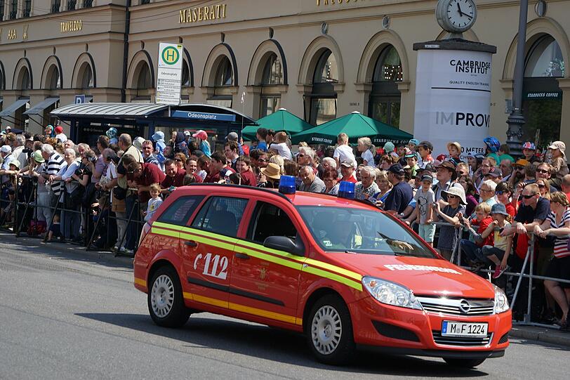 München feiert das 150-jährige Bestehen ihrer Feuerwehr mit einer großen Parade.