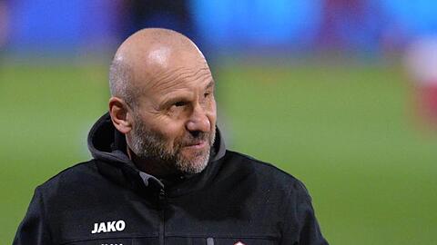 Bernhard Trares, Cheftrainer bei den Würzburger Kickers.