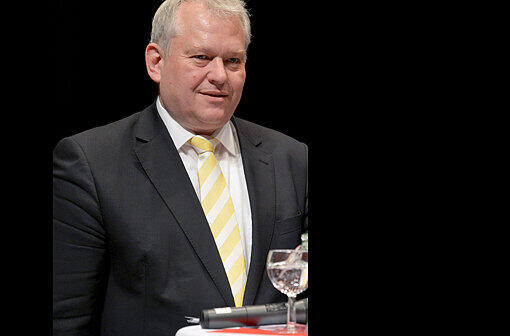 Der Affenbändiger: In der Koalition kracht es ohne Ende. Im Juli 2009 greift Seehofer an. FDP-Fraktionschef Thomas Hacker nennt ihn &bdquo;affig&ldquo;. Seehofer ist beleidigt. Regieren tun sie weiter. Jetzt zieht Hacker in den Wahlkampf &bdquo;gegen den Machtmissbrauch&ldquo;. Meinen tut er die CSU. Seehofer: &bdquo;So ist er halt.