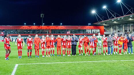 Die Bayern-Fu&szlig;ballerinnen jubeln - wohl bald auch wieder als Meister.