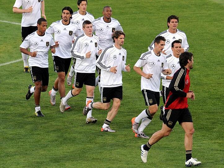 Die deutschen Spieler bereiten sich auf den WM-Auftakt vor.