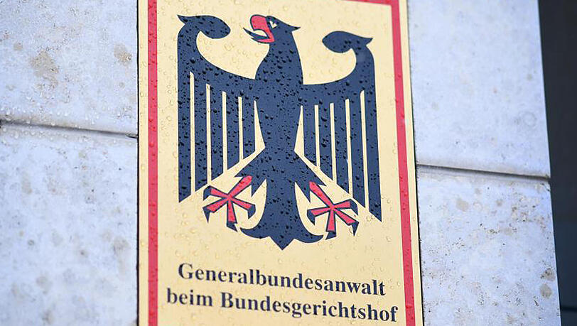 Dem Mann wird zur Last gelegt, zunächst Mitglied einer Kampfgruppe gewesen zu sein. Dem Mann wird zur Last gelegt, zunächst Mitglied einer Kampfgruppe gewesen zu sein.