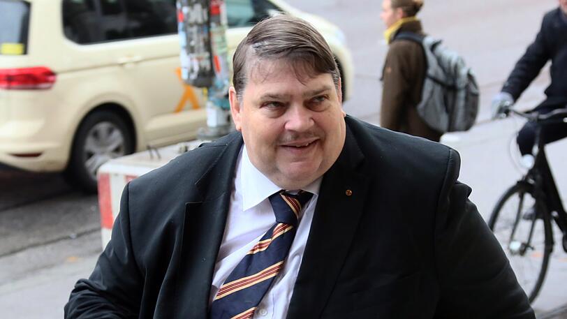 Bernd Posselt bei der Trauerfeier für Wilfried Scharnagl.