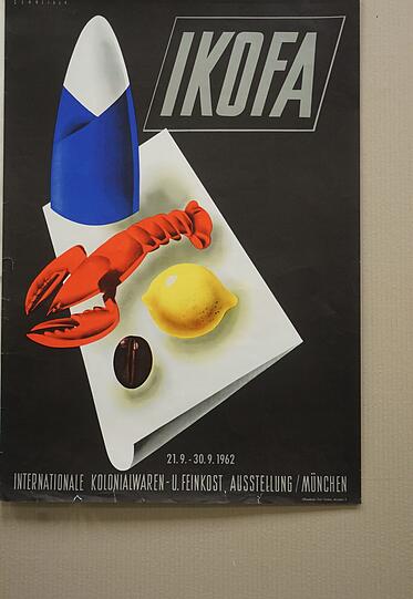 1962 sind bereits rund 2000 Aussteller bei der Kolonialwaren- und Feinkost-Messe dabei. 1956 findet diese zum ersten Mal statt. 1964 wird dann die Messe München auf der Theresienhöhe gegründet.