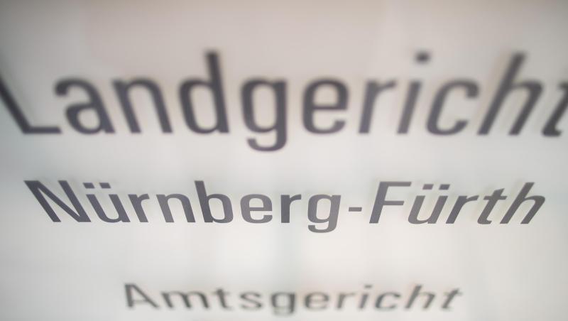"Landgericht Nürnberg-Fürth" und "Amtsgericht Nürnberg" steht am Eingang des Gerichts-Gebäudes. Foto: Daniel Karmann/dpa "Landgericht Nürnberg-Fürth" und "Amtsgericht Nürnberg" steht am Eingang des Gerichts-Gebäudes. Foto: Daniel Karmann/dpa
