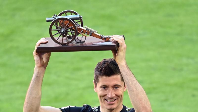 Robert Lewandowski erhält die Torjägerkanone.