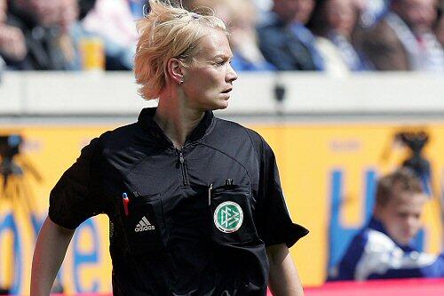 Schweigegelübde: Schiedsrichterin Bibiana Steinhaus