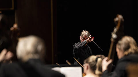 Der Dirigent Esa-Pekka Salonen in der Aufführung von Gustav Mahlers Symphonie Nr. 2 ("Auferstehung").