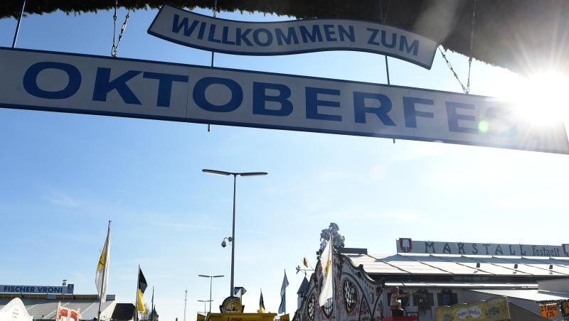 Ein Schild mit der Aufschrift "Willkommen zum Oktoberfest" hängt über dem Eingang zur Wiesn. Foto: Felix Hörhager/Archiv Ein Schild mit der Aufschrift "Willkommen zum Oktoberfest" hängt über dem Eingang zur Wiesn. Foto: Felix Hörhager/Archiv