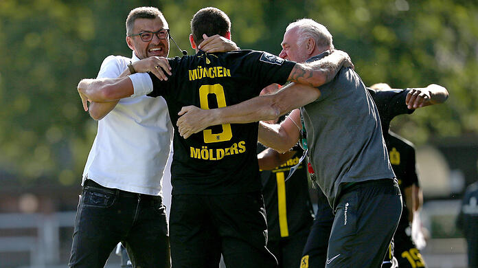 Lob für Trainer Köllner (l.) und Sportchef Gorenzel: "Die Mischung im Kader stimmt", sagt Winkler.