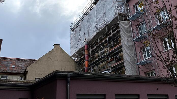 Nach drei Jahen noch immer nicht fertig: das Rückgebäude an der St.-Bonifatius-Straße.