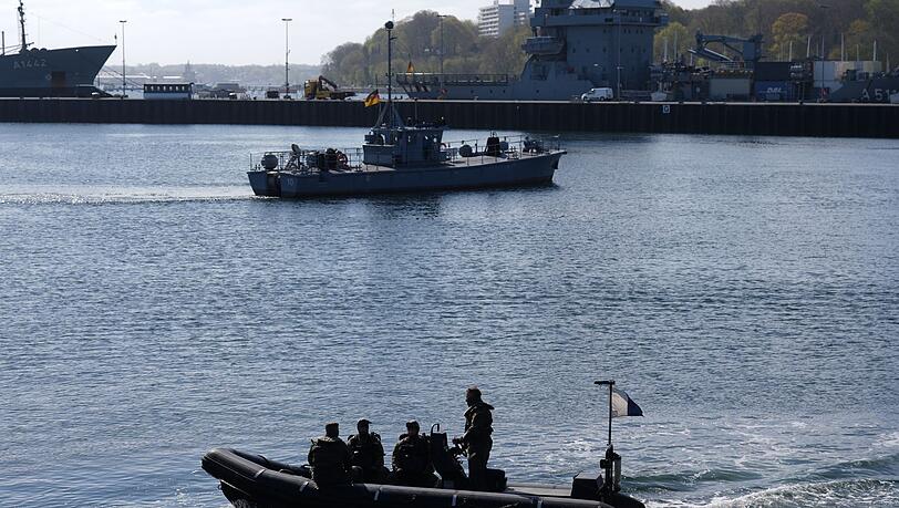 Minentaucher der Bundeswehr in einem Schlachboot (Archivbild) Minentaucher der Bundeswehr in einem Schlachboot (Archivbild)