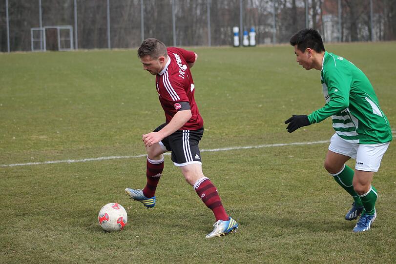 Heiß umkämpft war das Derby zwischen den A-Junioren des 1. FC Nürnberg und der SpVgg Greuther Fürth. Der Club gewann am Ende verdient mit 3:2.