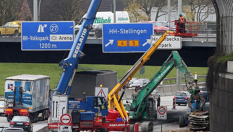 In den kommenden Jahren will der Bund fast 270 Milliarden Euro in das Verkehrsnetz investieren. Foto: Bodo Marks In den kommenden Jahren will der Bund fast 270 Milliarden Euro in das Verkehrsnetz investieren. Foto: Bodo Marks