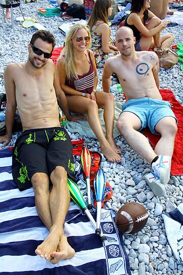 Greg, Lila und Roland. Auch sie gehören zu den Betriebsausflüglern des Yolo Clubs.