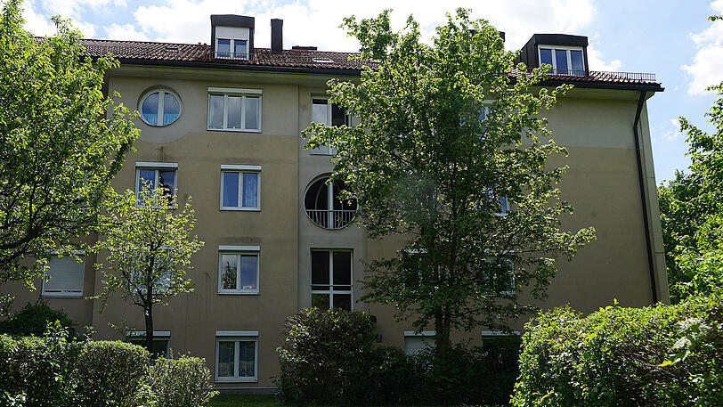 In diesem Haus in der Luganoweg in Fürstenried-West wurde nach einem Brand eine Leiche gefunden.
