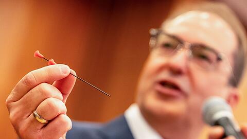 Dobrindt warnt vor der Gefahr der Waffe.