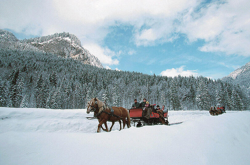 Eine Pferdeschlitten-Fahrt ist im Berchtesgadener Land möglich.