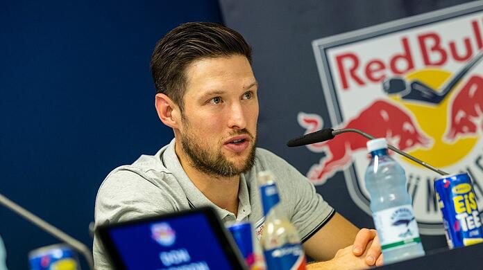 Die CHL-Erfolge waren ein "Booster fürs Selbstvertrauen" sagt EHC-Kapitän Patrick Hager vor dem Saisonstart gegen die Haie.