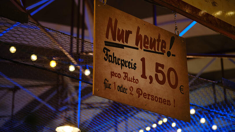 Historisches Preisschild am Autoscooter auf der Oidn Wiesn