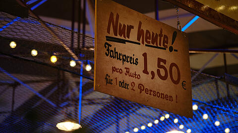 Historisches Preisschild am Autoscooter auf der Oidn Wiesn.