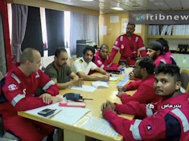 Das Videostandbild zeigt Besatzungsmitglieder des unter britischer Flagge fahrenden Tankers "Stena Impero".