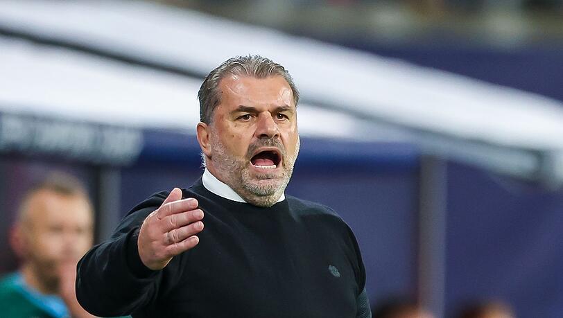 Celtic-Trainer Ange Postecoglou reagiert am Spielfeldrand.