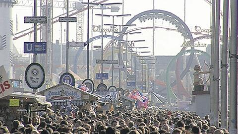 Sechs Millionen sind jährlich live auf der Wiesn dabei. Wer das Gedränge scheut, kann sich bei einer Doku des Bayerischen Fernsehens zu Hause einen Rausch antrinken.