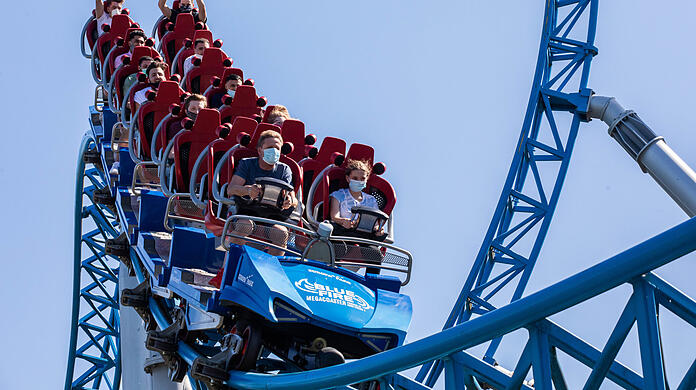 Mitarbeiter einer Spitzenbeamtin aus dem Aachener Rathaus sind fürs Teambuilding auch mal in den Freizeitpark Phantasialand.