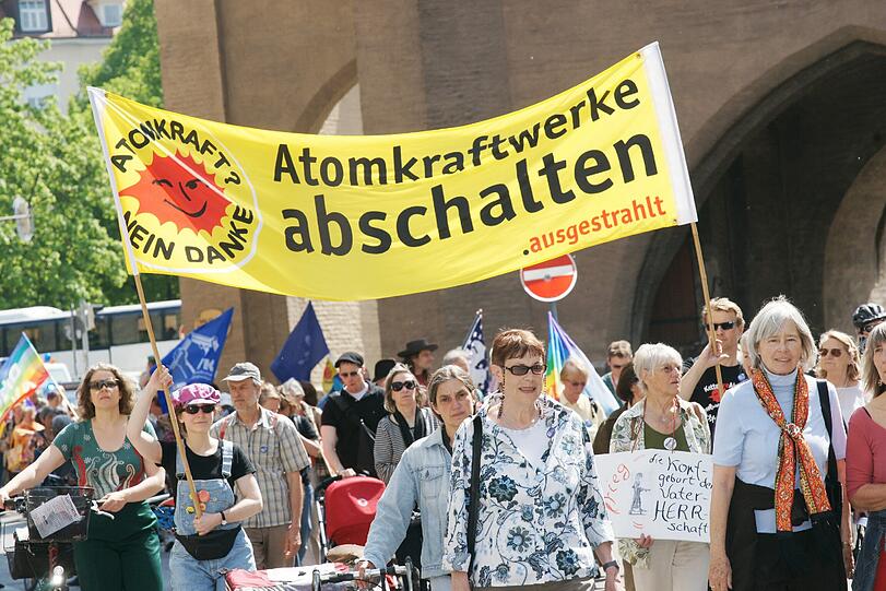 ... oder mit beschrifteten Transparenten, man weiß sofort wofür diese Menschen kämpfen.