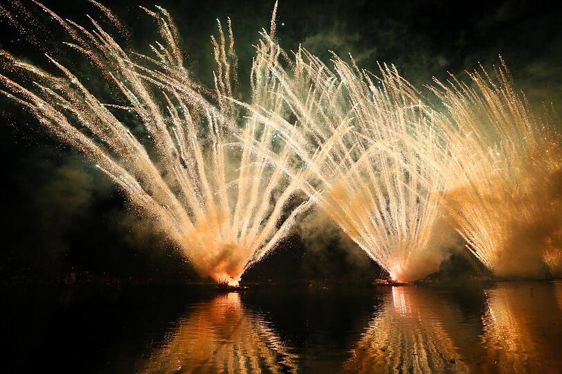 Beim "Sommernachtstraum" im Olympiapark bekamen die Münchner ein Feuerwerk der Superlative geboten. Die Bilder der Pyro-Show.