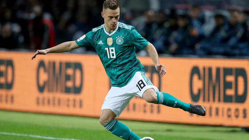 Sollte Joshua Kimmich ausfallen, hat Joachim Löw ein ernsthaftes Problem. Wie auch beim FC Bayern ist er auf der rechten Abwehrseite gesetzt. Alternativen gibt es hier wie dort kaum. In den vergangenen zwei Jahren entwickelte sich Kimmich vom Shootingstar zum wichtigsten und besten Außenverteidiger Deutschlands. Der Fanclub der Nationalmannschaft zeichnete ihn vergangenes Jahr als Nationalspieler des Jahres aus.