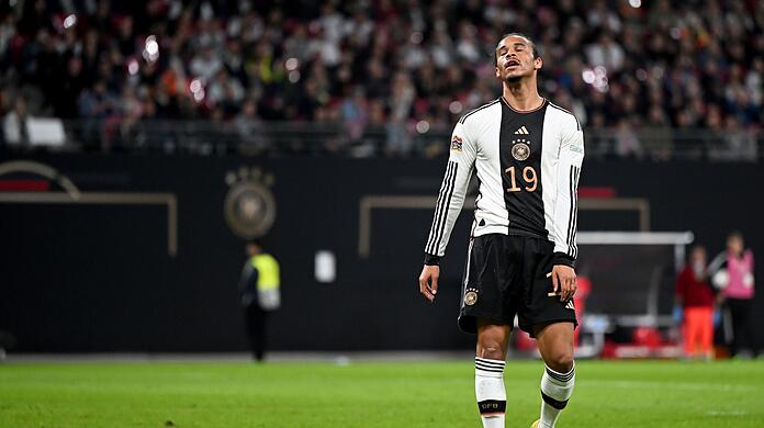 Deutschlands Leroy Sané reagiert.