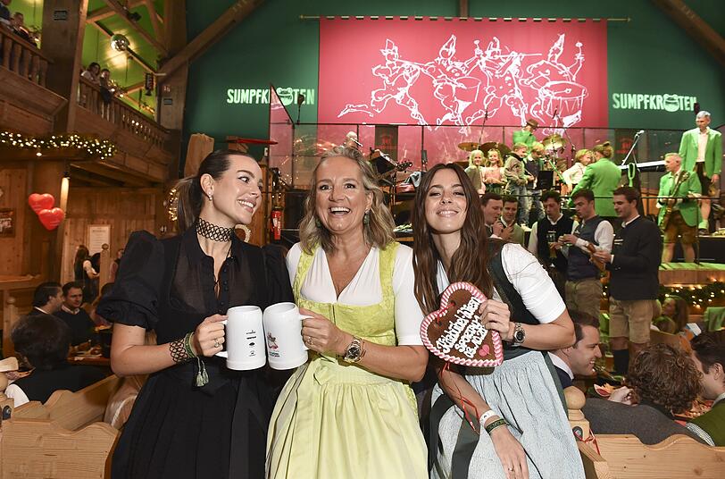 Nadine Mirada, Ulli Ehrlich und Vanessa Mai feierten zusammen auf der Kitzbühel Wiesn.